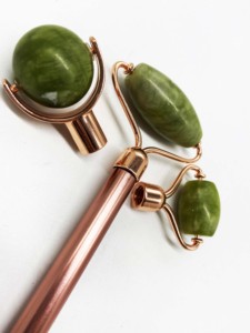 ลูกกลิ้งหยกสีเขียวสำหรับนวดกัวซาพร้อมกล่องผลิตภัณฑ์การมองเห็นสูงโลโก้ตามสั่ง - Product Image 2