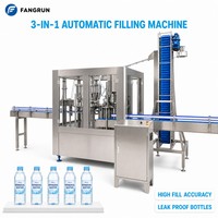 Machine de remplissage automatique d'eau potable pure minérale en bouteille PET et en verre, avec rinçage, remplissage et bouchage numériques