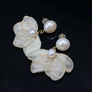Pendientes de Perlas Lisianthus Hechos a Mano, Oro de 14K, Encaje Italiano, Perlas de Agua Dulce de 6-11mm, Joyería Fina Floral Única - Product Image 2