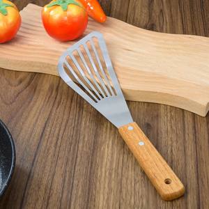 ตะหลิวสเตนเลสคุณภาพสูงสำหรับมืออาชีพ ใช้สำหรับเสิร์ฟสเต็ก คุกกี้ หรืออาหารอื่นๆ พร้อมด้ามจับไม้ - Product Image 3