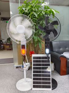 Isolfan <span class=keywords><strong>พัดลม</strong></span>ตั้งยืนกำลังสูง<span class=keywords><strong>18</strong></span><span class=keywords><strong>นิ้ว</strong></span><span class=keywords><strong>พัดลม</strong></span>พลังงานแสงอาทิตย์สีดำแบบชาร์จไฟได้พร้อมแบตเตอรี่12ก้อนสำหรับใช้ในบ้าน - Product Image 2