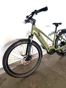 <span class=keywords><strong>Bici</strong></span> <span class=keywords><strong>da</strong></span> strada stile germania 250W <span class=keywords><strong>bici</strong></span> <span class=keywords><strong>elettrica</strong></span> Mid Drive 28 pollici passo attraverso 48V bicicletta <span class=keywords><strong>elettrica</strong></span> 80KM a lungo raggio <span class=keywords><strong>bici</strong></span> <span class=keywords><strong>da</strong></span> Trekking - Product Image 4