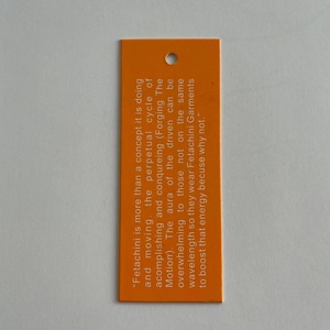 Logotipo personalizado de fábrica, reciclable con cuerdas, pasadores de seguridad, papel troquelado de silicona de PVC transparente, etiquetas colgantes impresas para ropa - Product Image 5