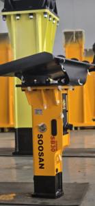 Brise-roche hydraulique SOOSAN SB30, type silencieux, avec plaque de montage pour chargeuse compacte, adapté aux chargeuses Bobcat de 2,5 à 4,5 tonnes. - Product Image 5