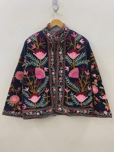 Suzani de Terciopelo Hecho a Mano, Bordado con Motivos Florales y Animales, Botones de Algodón, Transpirable, Ecológico, Estilo Vintage Bohemio, Unisex, Boutique - Product Image 5