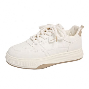 Chaussures de sport blanches respirantes pour femmes, avec différents styles, semelles épaisses à la mode coréenne, légères et confortables pour le printemps/l'automne - Product Image 3