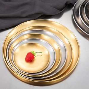 Custom <span class=keywords><strong>Gold</strong></span> Oplader <span class=keywords><strong>Plates</strong></span> Camping Dienblad Decoratieve Ronde Roestvrijstalen Dinerplaat Cake Snackschotel Voor Huwelijksfeest - Product Image 1
