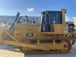 รถดันดินตีนตะขาบ CAT D7G มือสอง เครื่องยนต์เดิม สภาพใช้งานดี พร้อมริปเปอร์ เครื่องจักรกลหนักสำหรับงานก่อสร้าง - Product Image 1