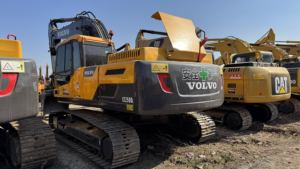 Excavatrice sur chenilles d'occasion Volvo EC250D de 25 tonnes, de taille moyenne et grande, assurance qualité, haute performance, prête à être expédiée - Product Image 4