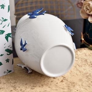 Vase de table léger en céramique Art Déco, série Swallow, émaillage transparent, fait main, pour arrangement floral créatif - Product Image 4