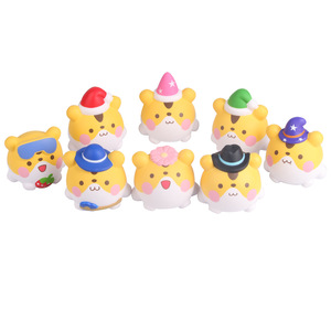 ตุ๊กตาซานตาคลอสพลาสติก ของตกแต่งคริสต์มาสสำหรับใช้ภายในอาคาร ผิวด้าน สูง 3.9 นิ้ว สไตล์ดั้งเดิม - Product Image 5