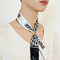 W2Y Élégant Collier Foulard en Soie Personnalisable avec Perles en Résine et Pendentif en Acier Inoxydable, Style Bureau, Bijoux de Luxe Léger