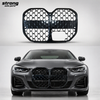 Calandre G26 noire brillante à mailles étoilées, design entièrement noir avec bande centrale à petits trous et ouverture pour capteur, pour BMW Série 4
