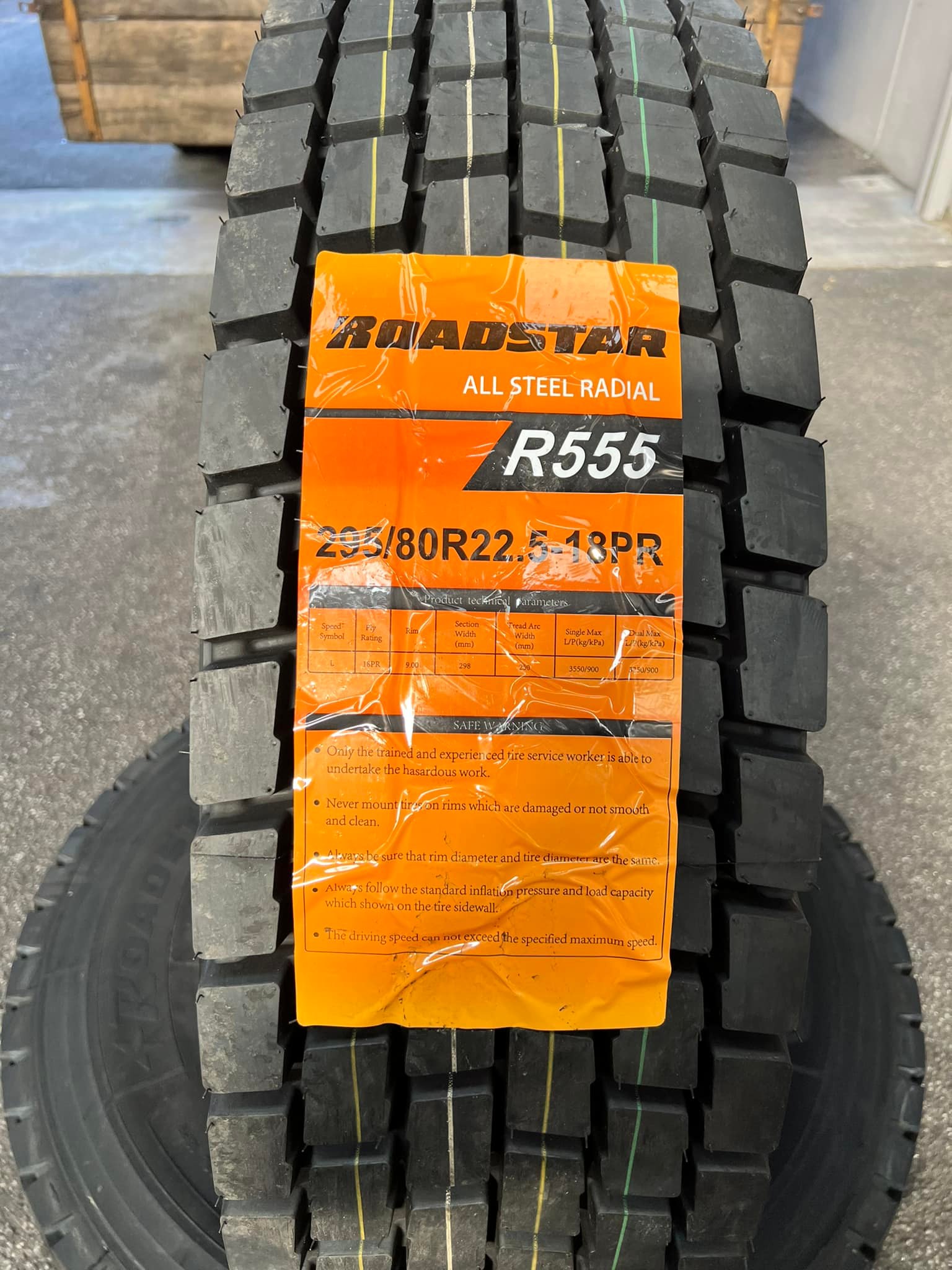 ダンダダンス 295/80R22.5 Truck Tires - High Mileage DOUBLE COIN/WYNSTAR