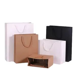 Haute qualité Simple papier cadeau Kraft papier sacs Shopping vêtements fête cadeau emballage sacs réutilisables