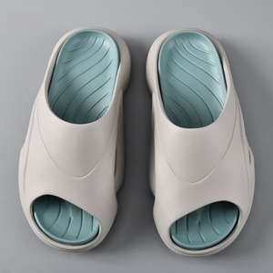 Chaussons personnalisés pour hommes, légers, en EVA, antidérapants, à bout ouvert, pour l'été, la plage, imprimés, à semelle souple, plateforme, design - Product Image 1