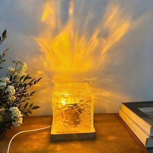 Lampada da Tavolo Creativa a 16 Colori con Atmosfera Romantica, Luce Notturna Cubica con Motivo Dinamico di Fiamma e Ondulazione dell'Acqua - Product Image 6