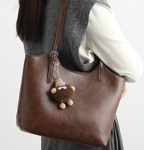 Bolso Tote de Hombro Portátil de Gran Capacidad, Estilo Retro 2026, Textura de Cuero Suave, Asa Única, Estilo Moderno - Product Image 3