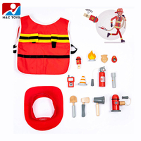 Jouets en bois, outils de lutte contre l'incendie, extincteurs, hydrants, cornes, lampes de poche, sifflets, modèles de feux de camp pour jeux de rôle