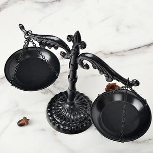 Vente en gros de nouveaux ornements d'échelle d'équilibre décoratifs pour la maison en métal vintage de style européen pour la décoration de bureau de <span class=keywords><strong>cabinet</strong></span> d'avocats - Product Image 1
