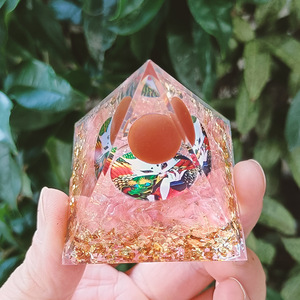 Adorno de Resina Pirámide de Cristal, Bola Roja, Sandía, Zorro de Cristal, Decoración para el Hogar, Artesanía Artística de Escritorio, Regalo - Product Image 3