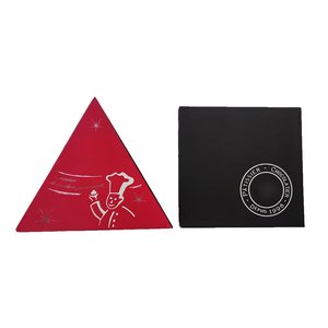 Boîte cadeau rigide en papier de forme triangulaire unique personnalisée avec couvercle imprimé sur mesure et diviseurs internes pour chocolats ou bonbons gastronomiques - Product Image 6