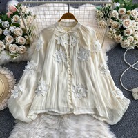 Blus Chiffon Aplikasi Bunga 3D Grosir Musim Panas 2026, Gaya Prancis Chic, Kerah Bulat, Kancing Mutiara, Model Longgar, Warna Ivory
