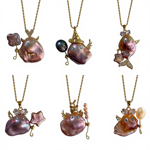 Collier tendance Little Witch Ocean World en laiton doré avec pendentif <span class=keywords><strong>poisson</strong></span> à grosse tête en perle naturelle, <span class=keywords><strong>poisson</strong></span> <span class=keywords><strong>rouge</strong></span>, <span class=keywords><strong>poisson</strong></span> qui s'embrasse, collier clavicule - Product Image 1