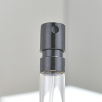 Flacon vaporisateur de parfum miniature en verre transparent avec pompe noire, personnalisable avec logo, vide et rechargeable, échantillon de parfum