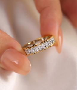 Elegante Anillo de Diamante Cultivado en Laboratorio con Corte Oval Brillante Esmeralda, Certificado por IGI, Regalo para Aniversario, Cumpleaños, Joyería para Ocasiones Especiales - Product Image 3