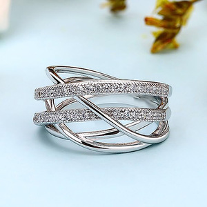 Anello Multistrato alla Moda, Gioiello Minimalista ed Elegante per Donna, Design Moderno per Uso Quotidiano - Product Image 6