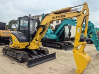Excavatrice sur chenilles Komatsu 40 d'occasion avec cabine d'opérateur fermée