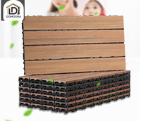Planche de terrasse en WPC imperméable de style européen moderne, revêtement composite brossé pour terrasse de villa