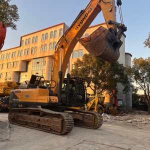 Excavatrice hydraulique Hyundai 520L-9VS d'occasion, équipement minier lourd avec conception économe en énergie, largement utilisée dans la construction routière - Product Image 1