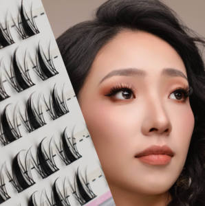 ריסים דמויי עלי סתיו, ריסים מלאכותיים 0.07 מ\\\"מ צברים ללא דבק 6 שורות בסיס חד אריזה ולוגו ניתנים להתאמה אישית - Product Image 1