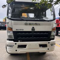Camion grue articulée Sinotruk HOWO 4x2 de 5 tonnes avec benne de chargement de 4,2 m pour la construction urbaine