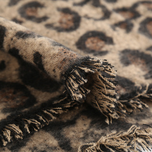 Venta al por mayor caliente largo impresión chal estola de punto larga leopardo bufanda - Product Image 6