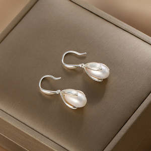 Pendientes de Perlas de Agua Dulce con Diseño de Capullo de Magnolia para Mujer, Diseño de Gota de Agua Larga - Product Image 5