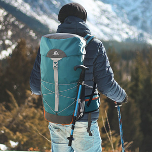 Mochila de Senderismo con Compartimento <span class=keywords><strong>para</strong></span> Bolsa de Hidratación, Salida de Agua Lateral, Anillas <span class=keywords><strong>para</strong></span> Bastones de Trekking, Almohadilla de Esponja Gruesa y Compartimento Expandible <span class=keywords><strong>para</strong></span> Laptop - Product Image 1