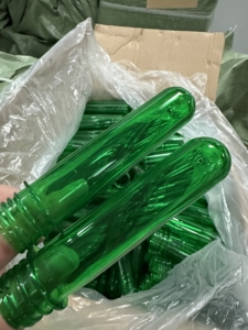 <span class=keywords><strong>Hymo</strong></span> Umweltfreundliche Grüne PET-Vorformlinge für Plastik-Bierflaschen 28mm 38g/42g 300ml-5 Gallonen - Product Image 5