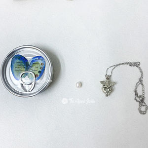 สร้อยคอแฟชั่น Muses Jewels สำหรับพิธีบัพติศมาเด็กทารก ประดับมุกหอยนางรม พร้อมกล่องของขวัญ จี้รูปนางฟ้า สร้อยคอไข่มุกน้ำจืดขนาด 6 มม. - Product Image 2