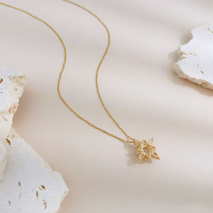 Collar con colgante de cruz y copo de nieve de diamante cultivado en laboratorio de oro de 18K, cadenas finas, para mujer, con dijes de diamante de laboratorio - Product Image 3