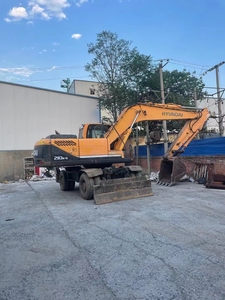 Excavatrice sur roues Hyundai R210W-9T d'occasion, 21 tonnes, d'origine coréenne, hydraulique, avec godet de 0,8 m³ pour travaux routiers, de construction et municipaux. - Product Image 3