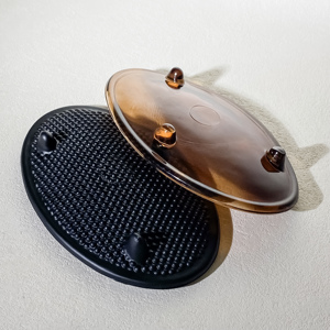 Jabonera Moderna Ovalada de Vidrio Ambe/Negro con Base Triangular, Ecológica para Uso en Hoteles y Hogares - Product Image 2