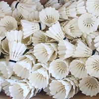 Volants de badminton en plumes d'oie, super durables, base en mousse souple, lot de 6, emballage cylindrique, personnalisables pour l'entraînement, approvisionnement en gros usine