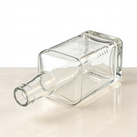 Bouteille de verre rectangulaire transparente personnalisée de 500 ml et 750 ml pour whisky, vodka, brandy, rhum, vin avec bouchon en liège