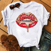 Elegante Blusa Gráfica con Estampado de Labios y Ojos para Mujer Cuello Redondo Manga Corta Top Básico Ropa Casual de Verano Camisa Urbana con Beso