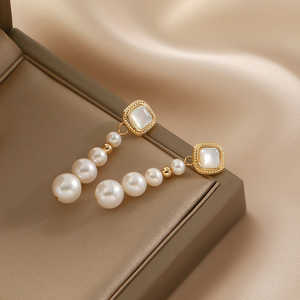 Pendientes Pequeños Cuadrados Vintage WENCHI, Diseño Elegante con Perlas Naturales de Agua Dulce de Cambio Gradual, 400g - Product Image 4