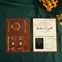 Invitations de mariage pour passeport à texture laminée marron foncé personnalisées avec enveloppes assorties pour événement de mariage