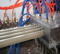 Machine de fabrication de panneaux de plafond en PVC WPC de haute qualité avec moteur Siemens, double vis et boîte de vitesses pour la production de profilés